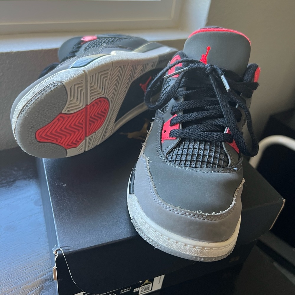 Jordan 4 retro dark grey/infrared-black size 2.5Y